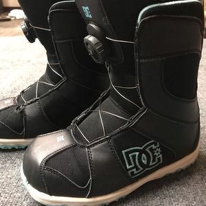 Women’s DC snowboarding boots